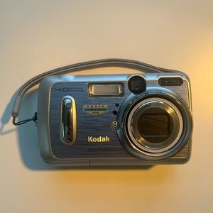 Retro Digital Camera: Kodak DX6440